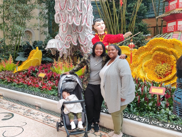 Family with toddler at Bellagio Botanical Garden